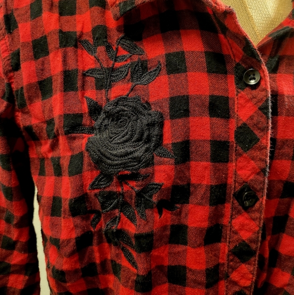 Faded Glory Red and Black Plaid  Embroidered Rose - Picture 2 of 5